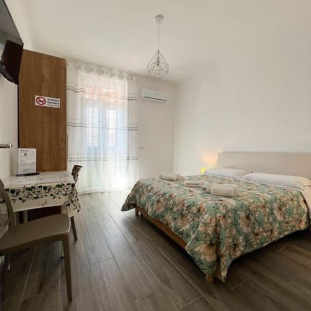 B&B Rifugio San Francesco リド・ディ・オスティア エクステリア 写真