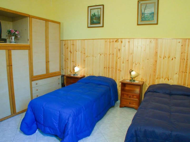 B&B Rifugio San Francesco リド・ディ・オスティア エクステリア 写真